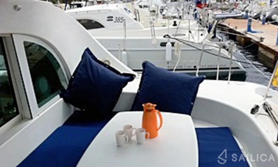 Lagoon 380 - Yacht Charter Sailica