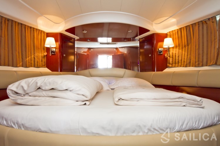 Prestige 46 Fly - Yacht Charter Sailica