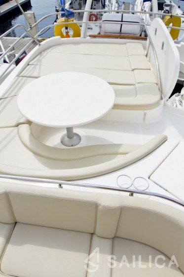 Prestige 46 Fly - Yacht Charter Sailica