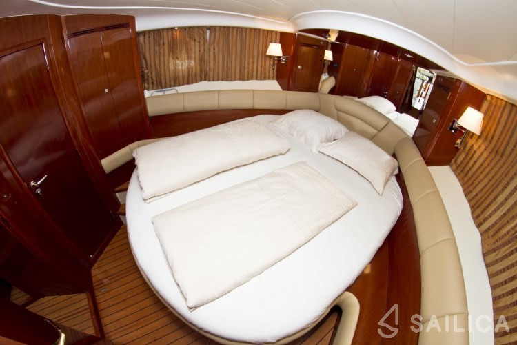 Prestige 46 Fly - Yacht Charter Sailica