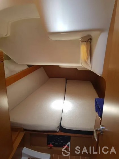 Sun Odyssey 42i - Yacht Charter Sailica