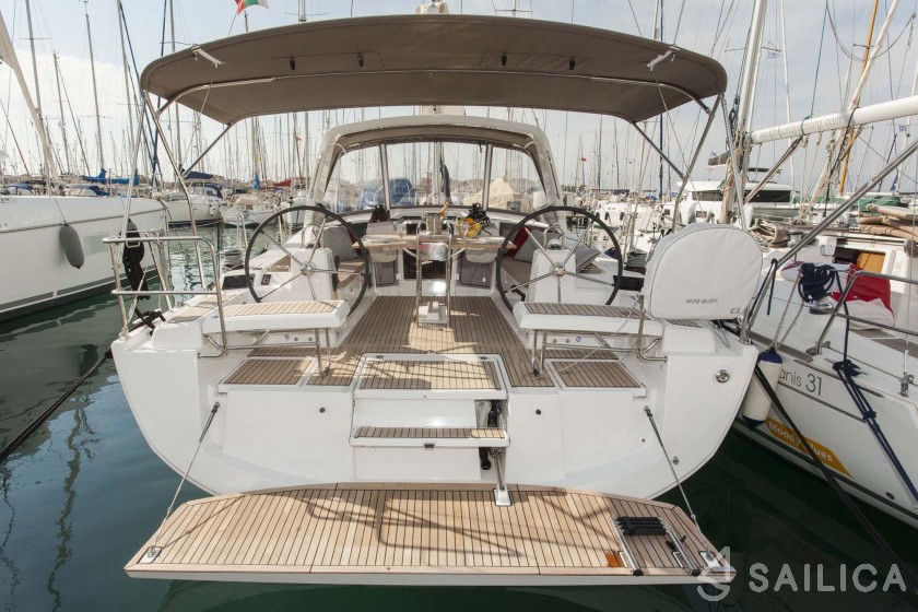 Oceanis 41.1 - Yacht Charter Sailica