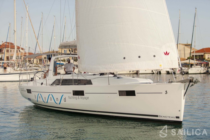 Oceanis 41.1 - Yacht Charter Sailica