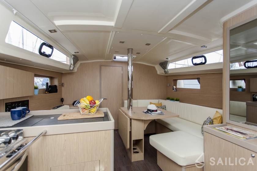 Oceanis 41.1 - Yacht Charter Sailica