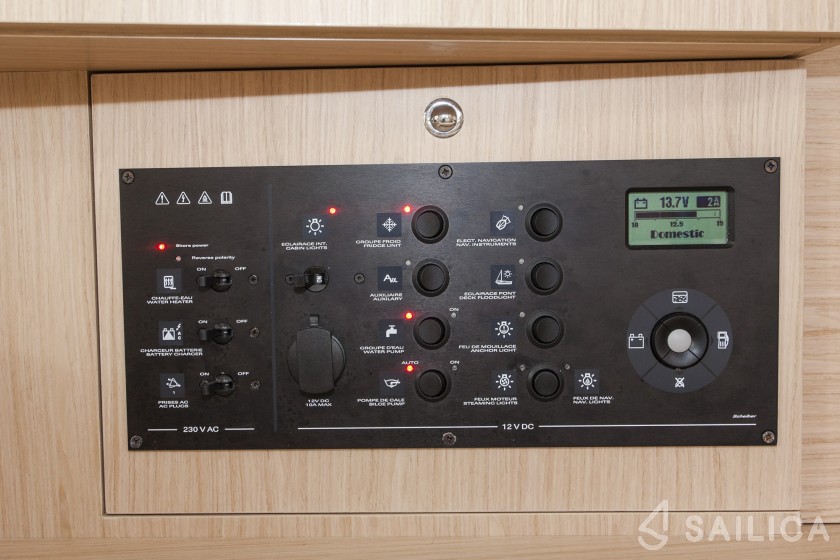 Oceanis 41.1 - Yacht Charter Sailica