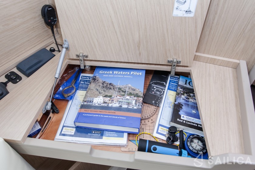 Oceanis 41.1 - Yacht Charter Sailica