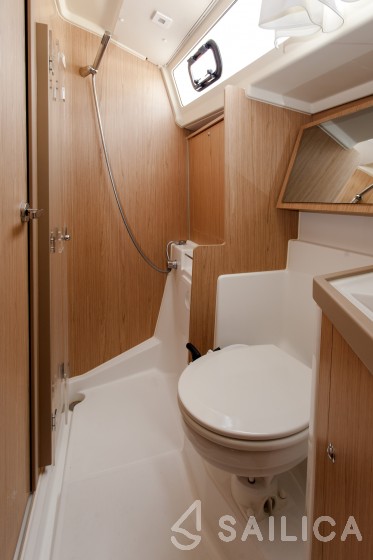 Oceanis 41.1 - Yacht Charter Sailica