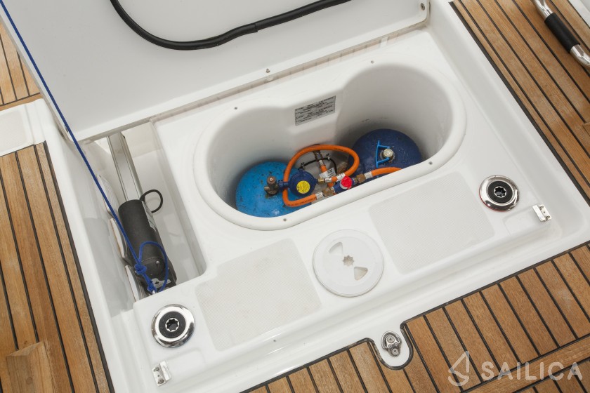 Oceanis 41.1 - Yacht Charter Sailica