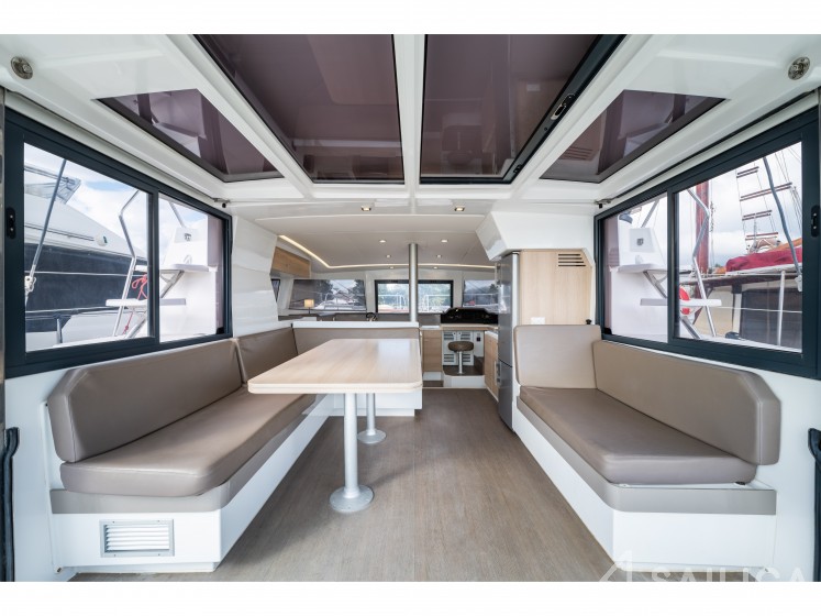 Bali 4.1 - Yacht Charter Sailica