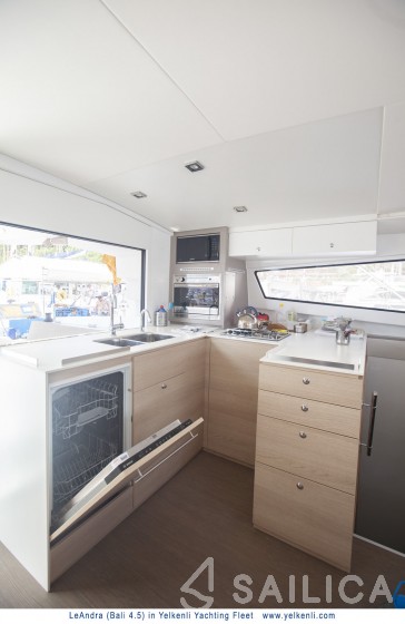 Bali 4.5 - Yacht Charter Sailica