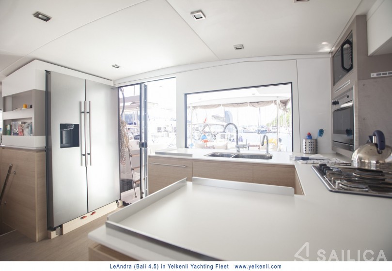 Bali 4.5 - Yacht Charter Sailica