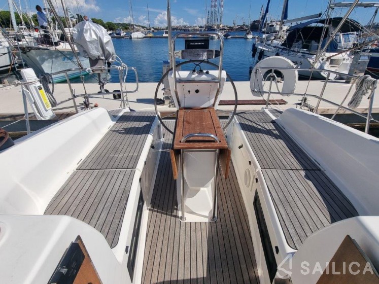 Bavaria 36 Cruiser - Yacht Charter Sailica