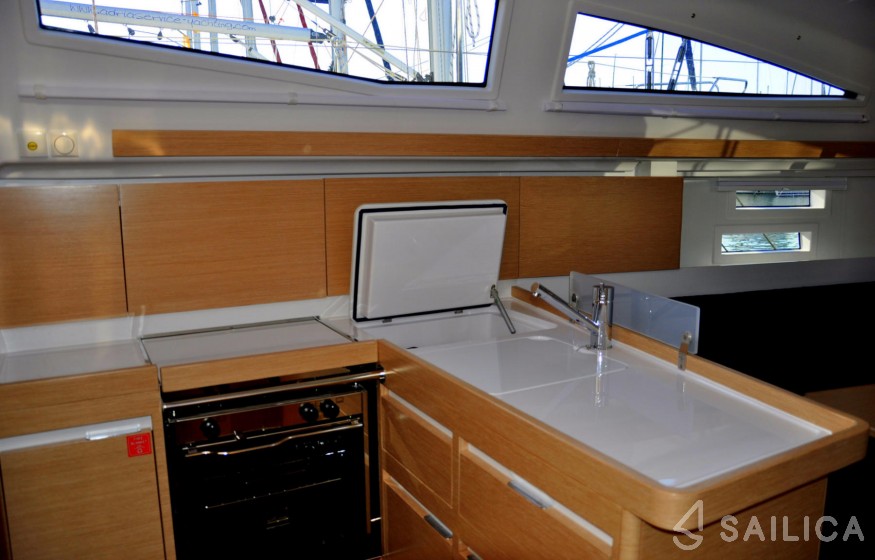 Elan 354 Impression - Yacht Charter Sailica