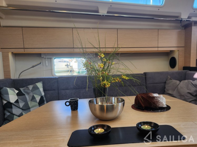Hanse 418 - Yacht Charter Sailica