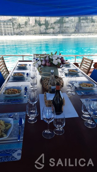 Gulet - Yacht Charter Sailica