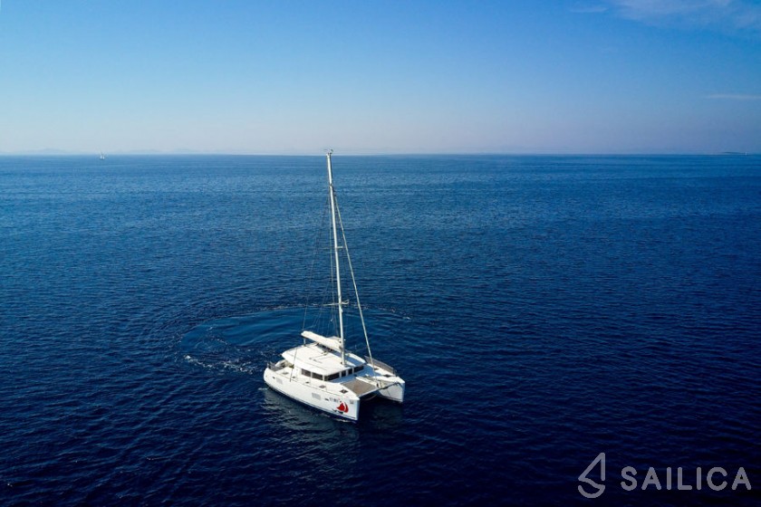 Lagoon 400 - Yacht Charter Sailica