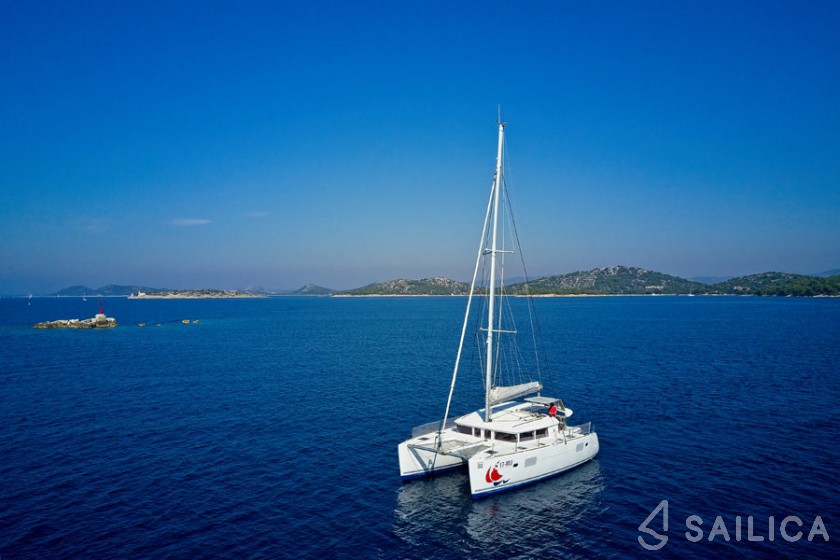 Lagoon 400 - Yacht Charter Sailica