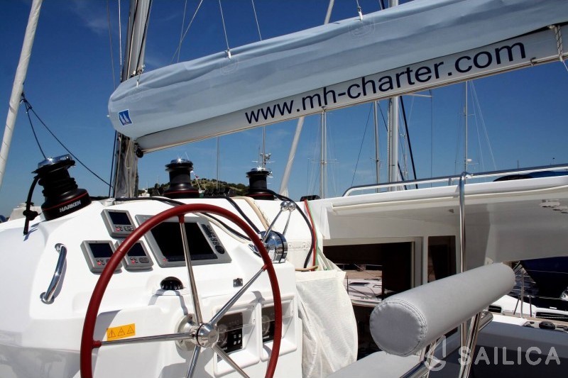 Lagoon 400 - Yacht Charter Sailica