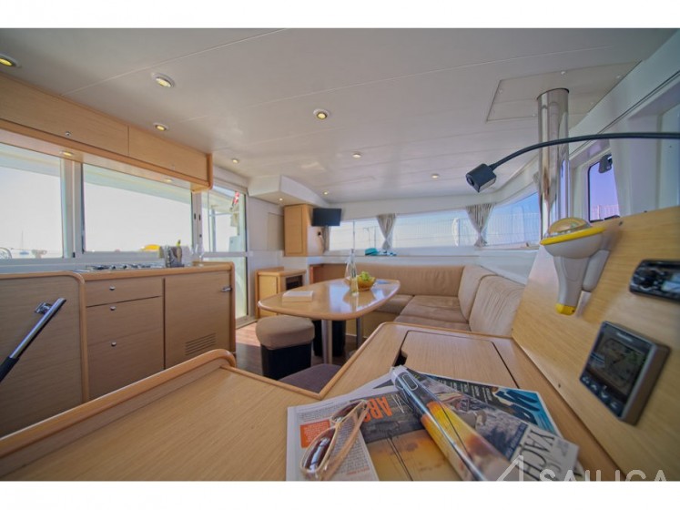 Lagoon 400 - Yacht Charter Sailica