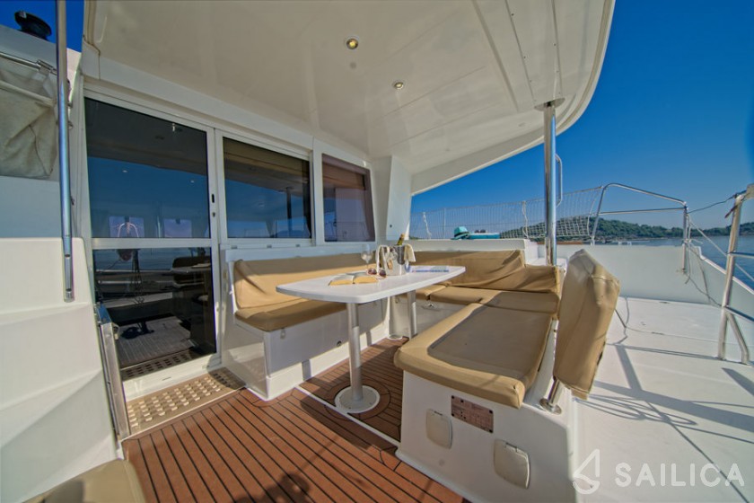 Lagoon 400 - Yacht Charter Sailica