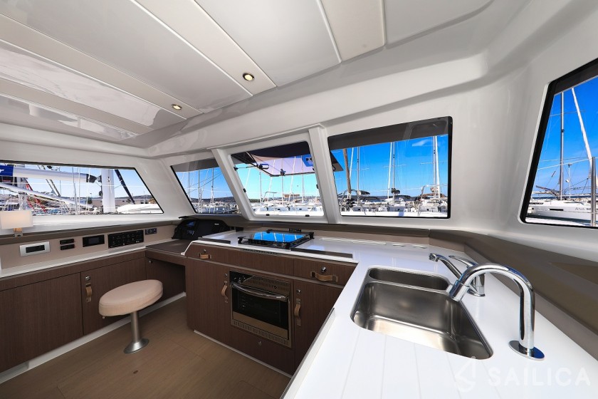 Bali Catspace - Yacht Charter Sailica
