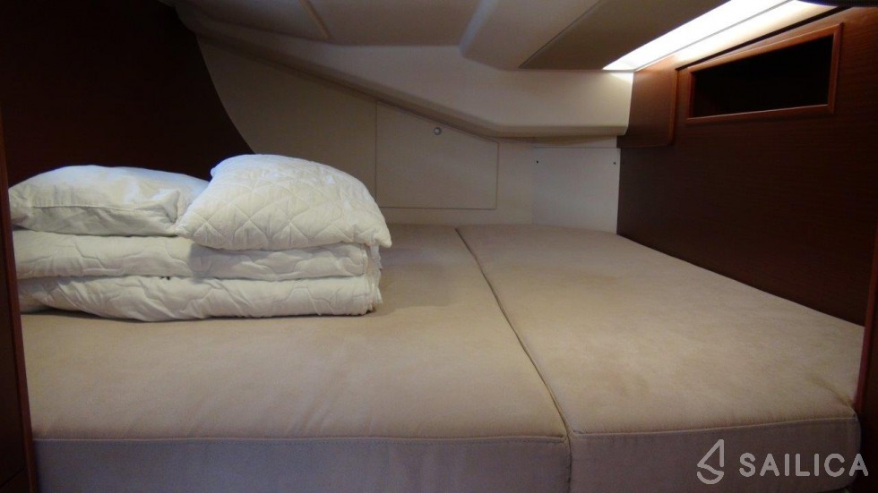 Hanse 455 - Yacht Charter Sailica