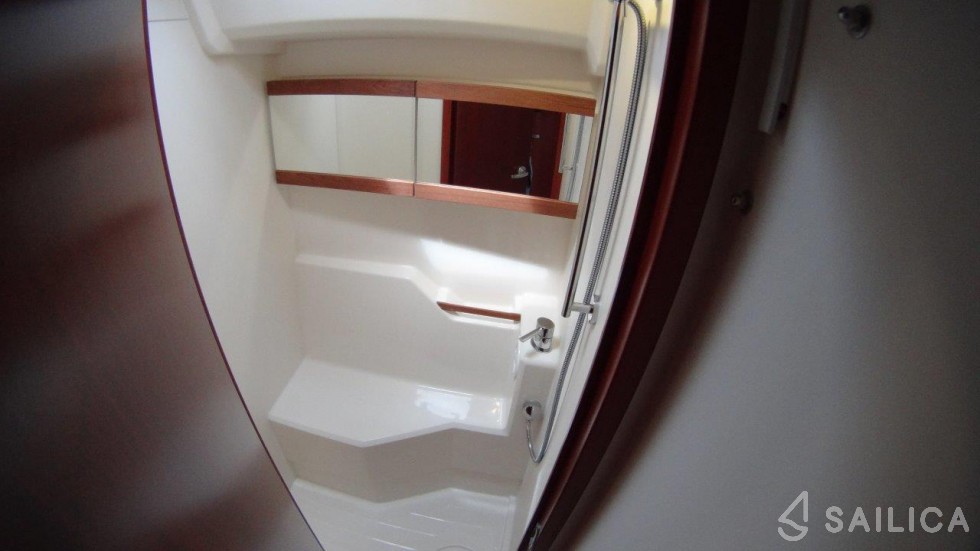 Hanse 455 - Yacht Charter Sailica