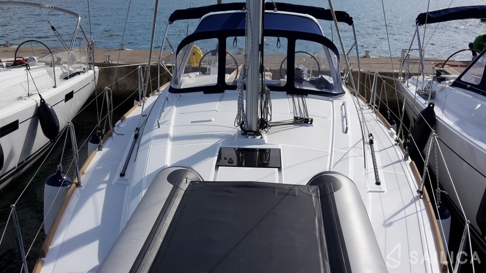 Oceanis 38 - Yacht Charter Sailica
