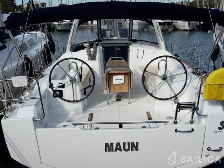 Oceanis 38 - Yacht Charter Sailica