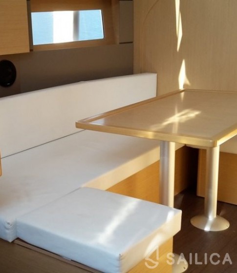 Oceanis 38 - Yacht Charter Sailica