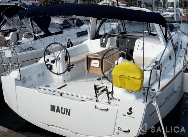 Oceanis 38 - Yacht Charter Sailica