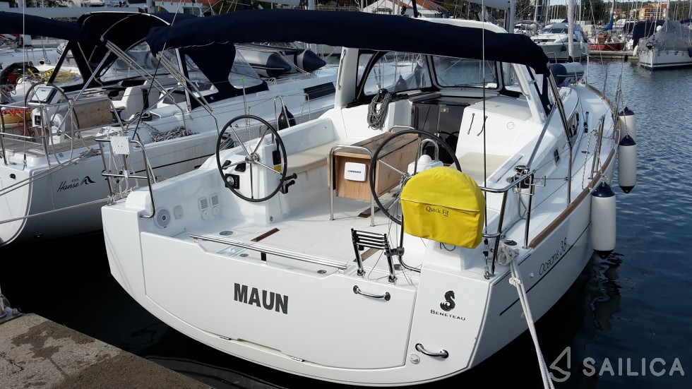 Oceanis 38 - Yacht Charter Sailica