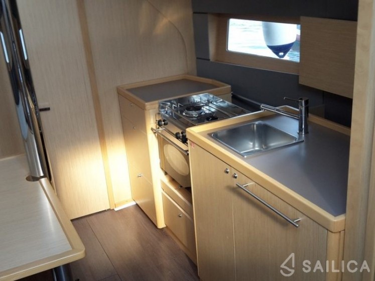 Oceanis 38 - Yacht Charter Sailica