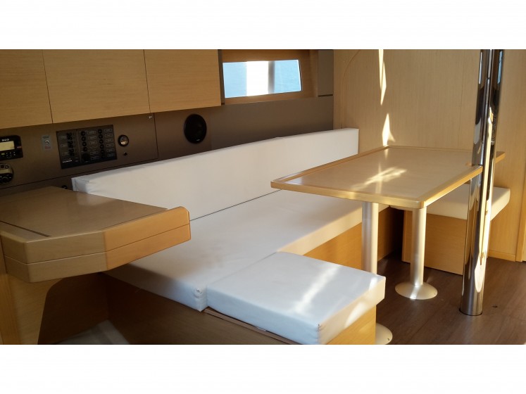 Oceanis 38 - Yacht Charter Sailica