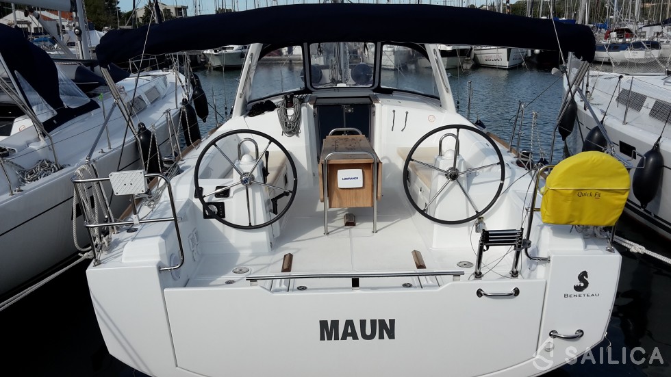 Oceanis 38 - Yacht Charter Sailica