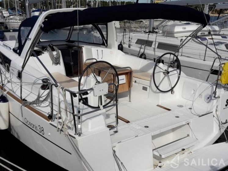 Oceanis 38 - Yacht Charter Sailica