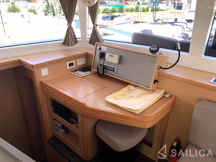 Lagoon 450  Flybridge - Yacht Charter Sailica