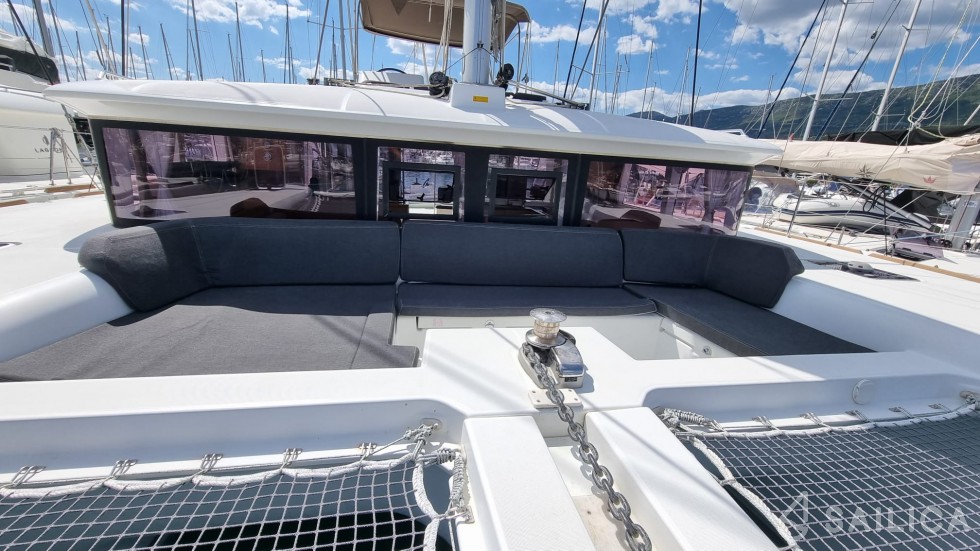 Lagoon 450  Flybridge - Yacht Charter Sailica