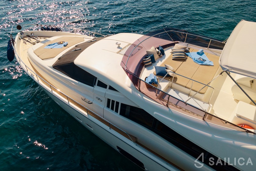 Ferretti 730 - Yacht Charter Sailica