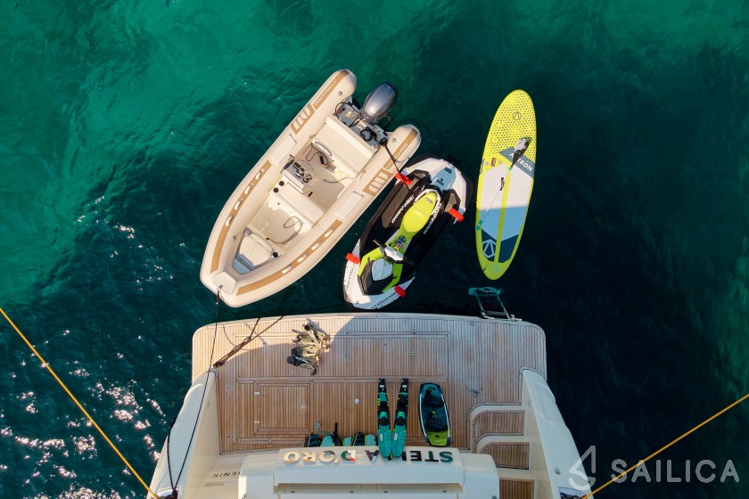 Ferretti 730 - Yacht Charter Sailica