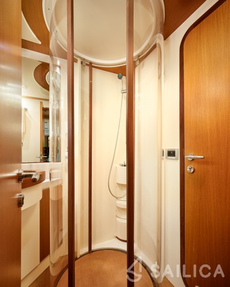 Ferretti 730 - Yacht Charter Sailica