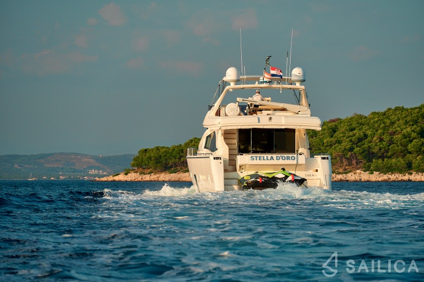 Ferretti 730 - Yacht Charter Sailica