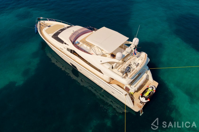 Ferretti 730 - Yacht Charter Sailica