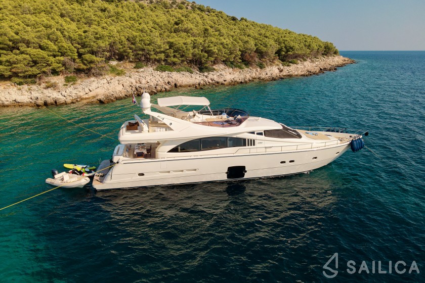 Ferretti 730 - Yacht Charter Sailica