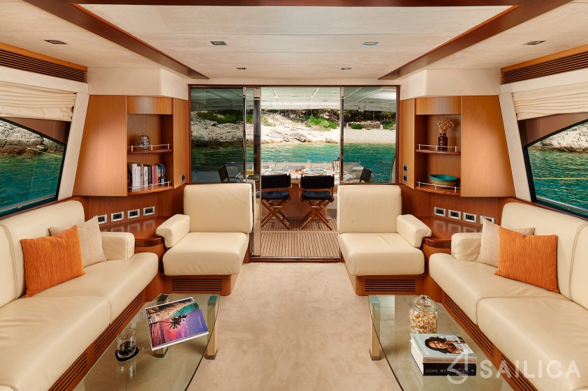 Ferretti 730 - Yacht Charter Sailica