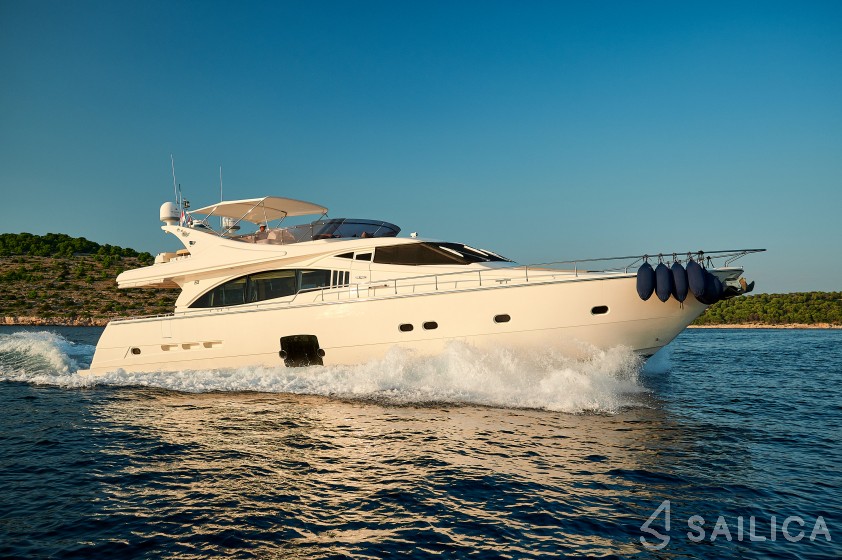 Ferretti 730 - Yacht Charter Sailica