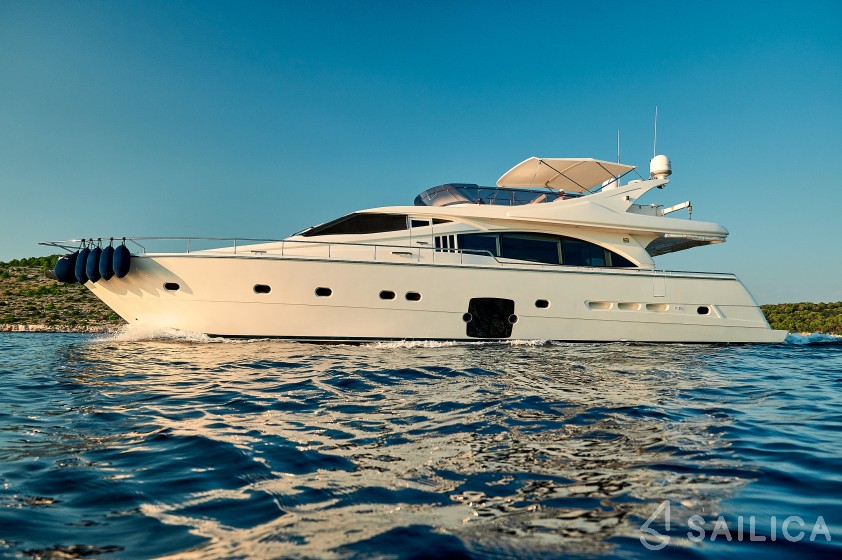 Ferretti 730 - Yacht Charter Sailica