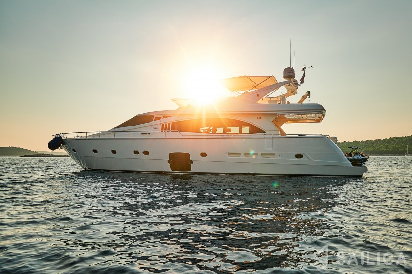 Ferretti 730 - Yacht Charter Sailica