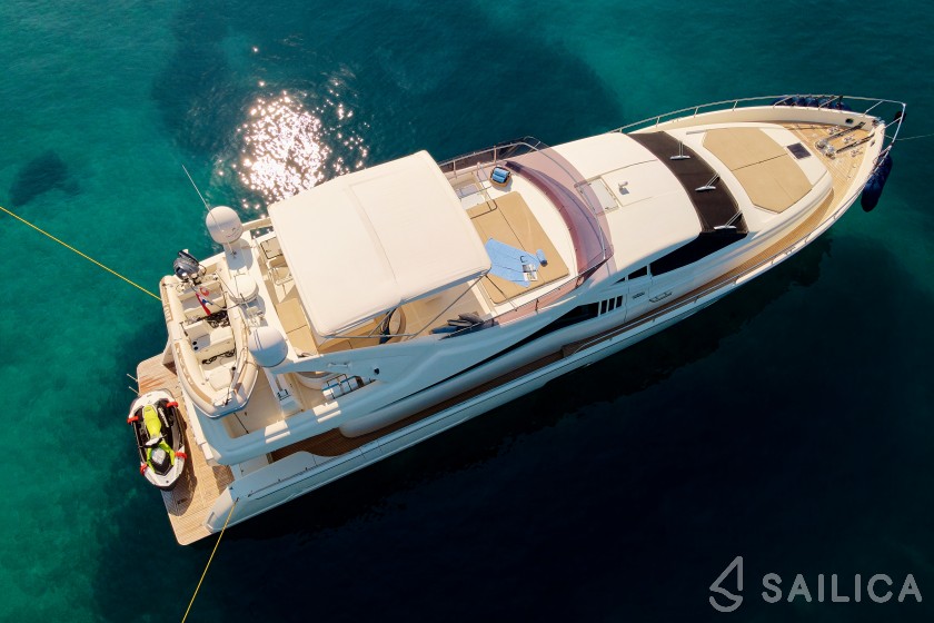 Ferretti 730 - Yacht Charter Sailica