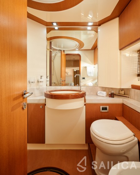 Ferretti 730 - Yacht Charter Sailica